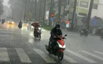 Mưa dông mạnh nhiều khu vực trên cả nước