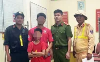 CSGT kịp thời đưa cháu bé đạp xe đi lạc trên cao tốc về nhà