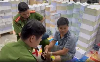Đường dây 4 triệu sách giáo khoa giả: In ấn tinh xảo, tem giả khó phân biệt