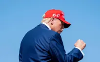 Bầu cử Mỹ: Ông Donald Trump dẫn trước Tổng thống Joe Biden ở 6 bang chiến trường