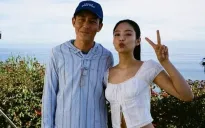 Jennie (BLACKPINK) chụp ảnh cùng Trần Quán Hy gây xôn xao mạng xã hội