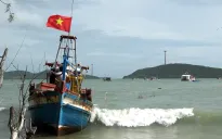 Bộ Tư lệnh Vùng 5 Hải quân kịp thời cứu kéo tàu cá ngư dân gặp nạn