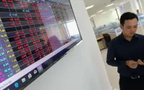 VN-Index giảm gần 28 điểm