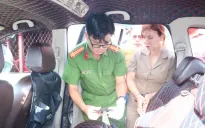 Bắt "quý bà" dùng ô tô vận chuyển ma túy
