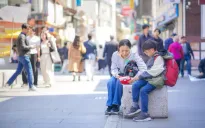 Giới trẻ ở nhiều nước giàu trì hoãn sinh con