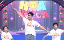 Hoa vui ca: Vừa học bơi, vừa học vũ đạo cho mùa hè nào!