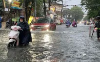 Mưa dông tiếp diễn nhiều nơi, đề phòng ngập úng, sạt lở đất