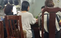 Thanh niên đặt camera quay lén người mẫu Châu Bùi trong nhà vệ sinh khai gì?