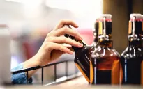 Gần 3 triệu người thiệt mạng mỗi năm do uống rượu