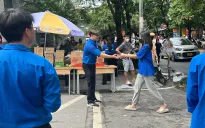 Thí sinh Hà Nội tự tin làm thủ tục kỳ thi tốt nghiệp THPT