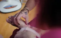 Mình yêu nhau, bình yên thôi - Tập 85: Lâm dịu dàng chăm sóc vết thương cho Ngọc