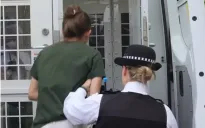 Anh bắt giữ hàng chục người âm mưu gây rối tại sân bay