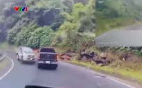 Lấn làn nguy hiểm tại khúc cua