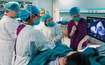 Trung Quốc phẫu thuật tim cho thai nhi 28 tuần tuổi