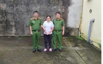 Đầu độc chồng bằng lá ngón rồi bỏ trốn sang Trung Quốc