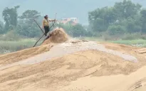 Xử phạt doanh nghiệp thi công cao tốc 300 triệu đồng vì khai thác cát vượt công suất