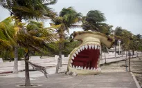 Bão Beryl quét qua bãi biển Yucatan của Mexico, hướng tới bang Texas