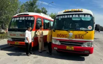 Tạm giữ 2 tài xế xe bus chèn ép nhau trên Quốc lộ 1A