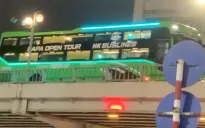 Hà Nội: Tước bằng lái tài xế xe khách đi lên cầu vượt Láng Hạ