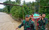 Số nạn nhân thiệt mạng trong vụ lở đất ở Indonesia tăng lên 23, 35 người mất tích