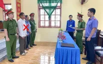 Khởi tố hai cán bộ lạm quyền trong khi thi hành công vụ