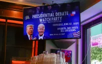 Ông Trump thách thức ông Biden tham gia một cuộc tranh luận khác mà không có người điều hành
