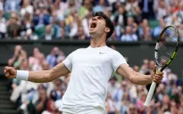 Hạ Daniil Medvedev, Carlos Alcaraz tiến vào chung kết Wimbledon 2024