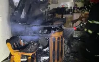 Cháy nhà tại Hà Đông (Hà Nội), người đàn ông 65 tuổi mắc kẹt được cứu thoát