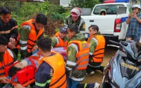 Kiên Giang: Kịp thời hỗ trợ sản phụ đi sinh trong mưa lũ
