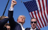 Ông Trump lên tiếng sau khi bị thương trong vụ nổ súng ở Pennsylvania