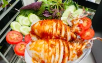 Đưa cơm với món mực nhồi thịt sốt chua ngọt