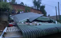 Sạt lở đất tại Lâm Đồng vùi lấp nhà dân khiến 1 người tử vong