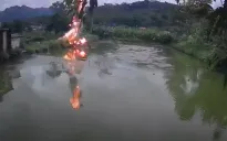 Đang câu cá, người đàn ông bị phóng điện tử vong