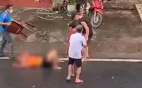 Mâu thuẫn gia đình, chồng chém nhiều nhát vào người vợ rồi tự vẫn