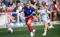 Đội tuyển nữ Mỹ cầm hòa Costa Rica trong trận đấu chuẩn bị cuối cùng trước Olympic Paris