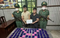 Bắt quả tang 2 thanh niên mua bán trái phép 18.000 viên ma tuý