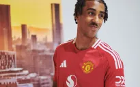 Tân binh Leny Yoro của Manchester United nhận số áo của Vidic