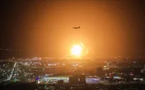 Liên quân Mỹ - Anh tiến hành 6 cuộc không kích vào 2 cảng do Houthi kiểm soát ở Yemen