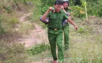 Bộ trưởng Bộ Công an biểu dương Công an xã băng rừng đưa 2 người bị ong đốt đi cấp cứu