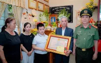 Truy tặng Huân chương Bảo vệ Tổ quốc hạng Ba cho Phó trưởng Công an phường hy sinh