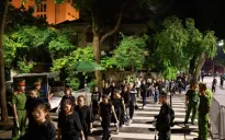 Nhiều người dân sẵn sàng chờ xuyên đêm tiễn biệt Tổng Bí thư Nguyễn Phú Trọng