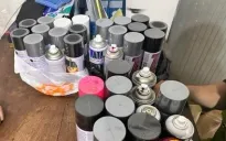 Hai người nước ngoài bị trục xuất vì vẽ bậy ở TP Hồ Chí Minh