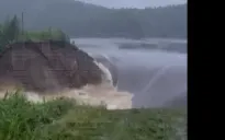 Mưa lớn gây vỡ đập ở miền Nam Ural, Nga