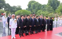 Lãnh đạo Đảng, Nhà nước tưởng niệm các Anh hùng liệt sĩ và vào Lăng viếng Chủ tịch Hồ Chí Minh