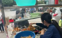 Hà Nội kiểm soát an toàn thực phẩm quanh trường học