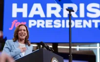 Bà Harris dẫn trước ông Trump ở 4 bang chiến trường