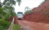 Sạt lở làm nhiều xã biên giới tại Lai Châu bị chia cắt tạm thời