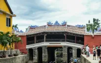 Trùng tu di tích: Lạ là bị la