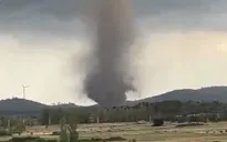 Lốc xoáy “supercell” hiếm gặp xuất hiện ở miền Đông Tây Ban Nha