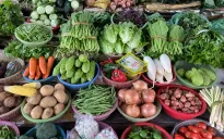 Bình ổn thị trường rau mùa mưa lũ